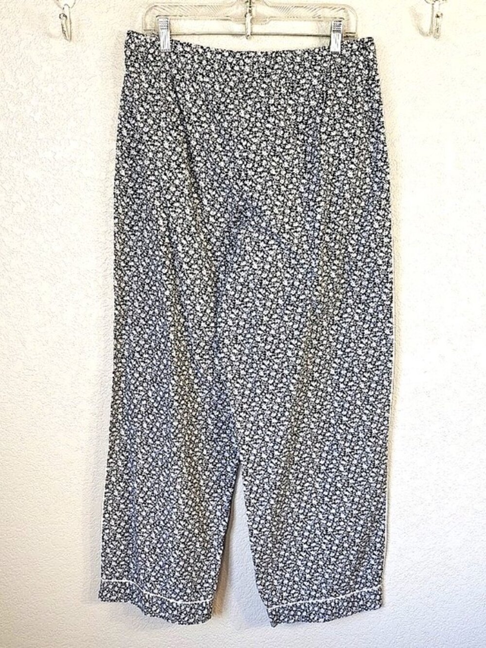 Victoria's Secret Size Large Long Cotton Pajama Set Black & White Ditsy Floral - Picture 6 of 8